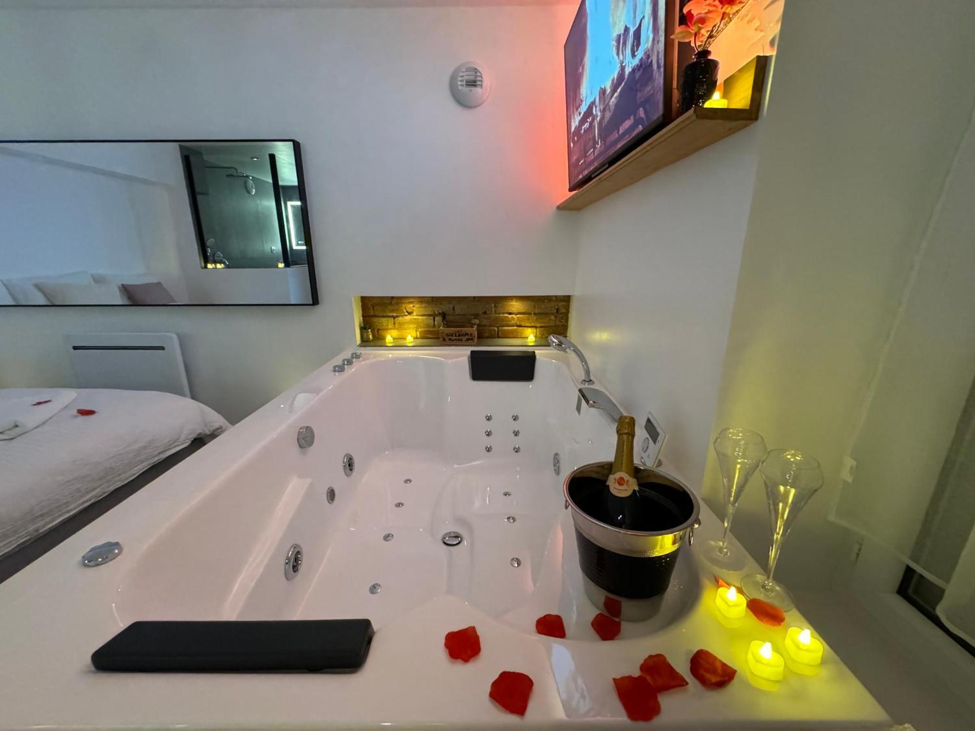 O Romeo - Suite Privee Fougères Extérieur photo